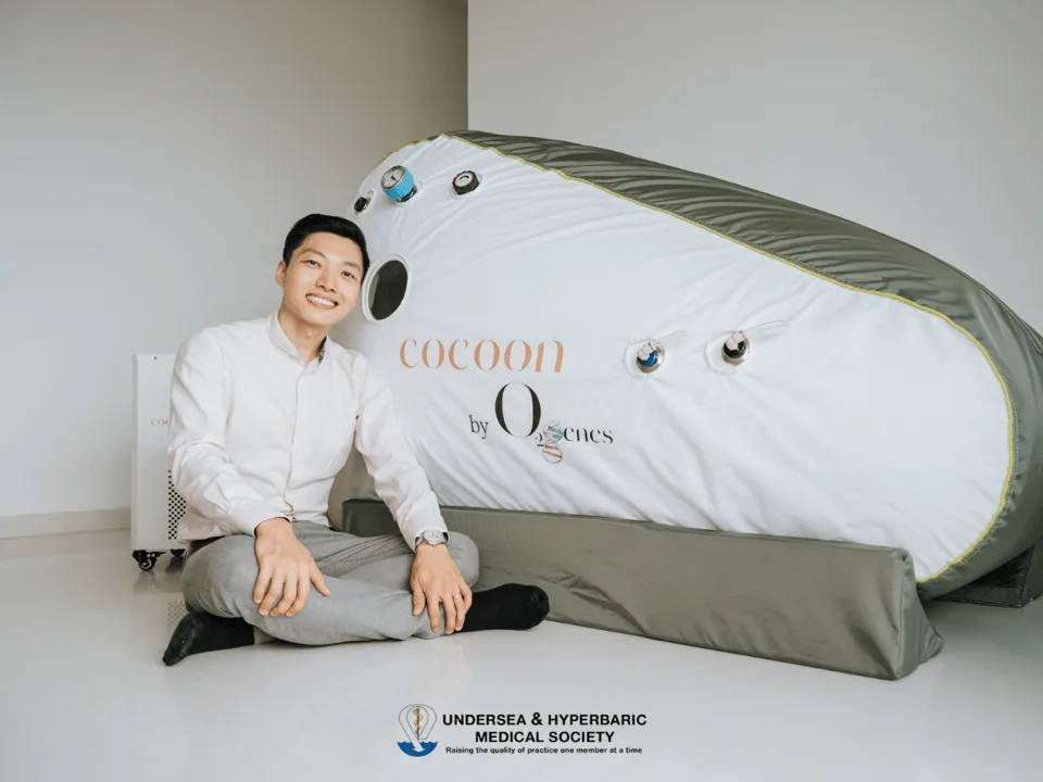 Dr Josh Lim with an O2genes HBOT cocoon®