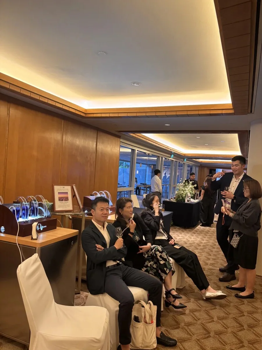 Guests gathered around an O2genes Oxygen Bar at a corporate event