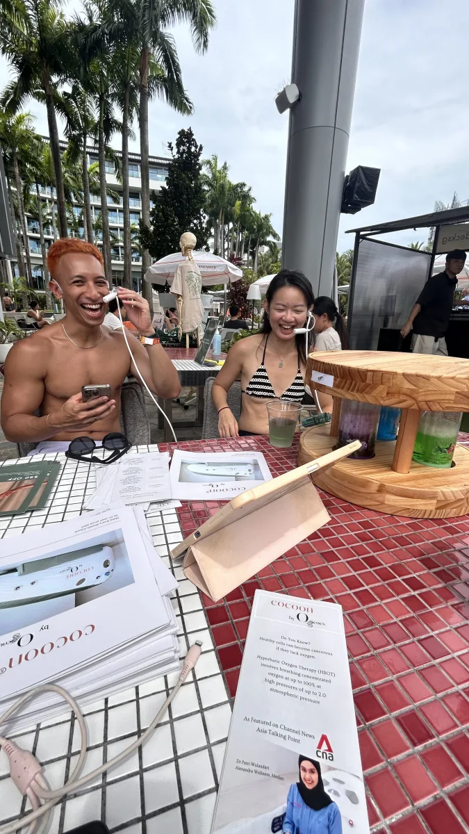 Guests enjoying an O2genes Oxygen Bar session outdoors